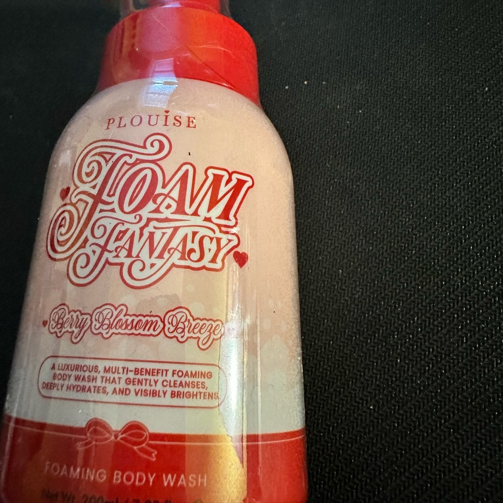 Foam Fantasy Berry Blossom Breeze Foaming Body Wash - Pink & Red